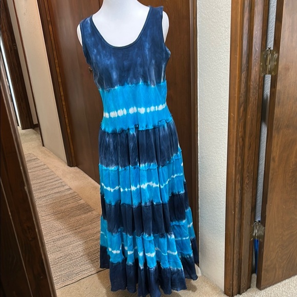 FABULOUS BLUE & WHITE TIE DYE OMBRÉ MAXI DRESS SIZE MEDIUM - Picture 2 of 15
